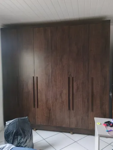 Vendo guarda roupa de casal GRANDE E ESPAÇOSO semi novo