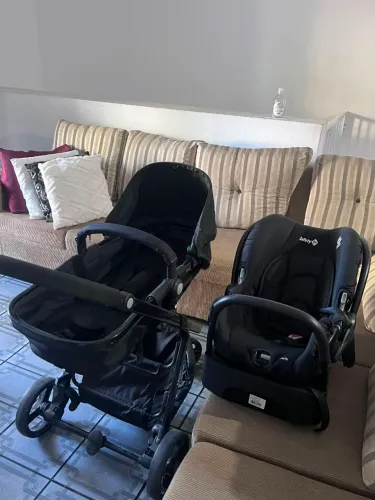 Carrinho de bebê com moises + Bebê conforto