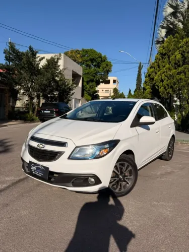 Chevrolet Onix Hatch LTZ 1.4 8V Flex Power Mec. 4P 2013