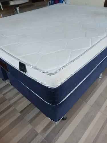 Cama de casal - IMPERDÍVEL!