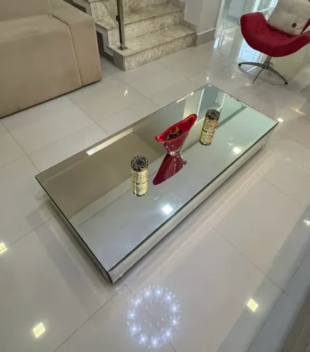 Vende-se mesa de centro de vidro