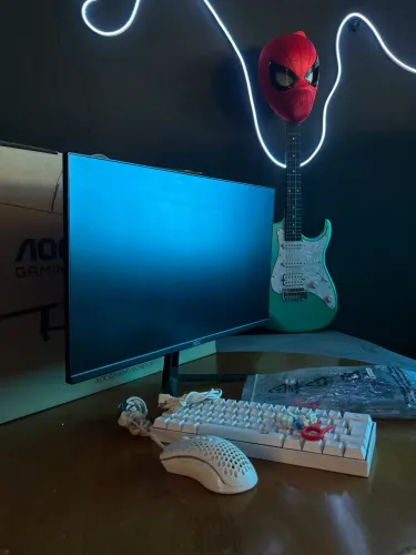 Monitor Aoc 24G30E, 180Hz. Teclado redragon Fizz k617, 60%. Mouse redragon Storm elite.