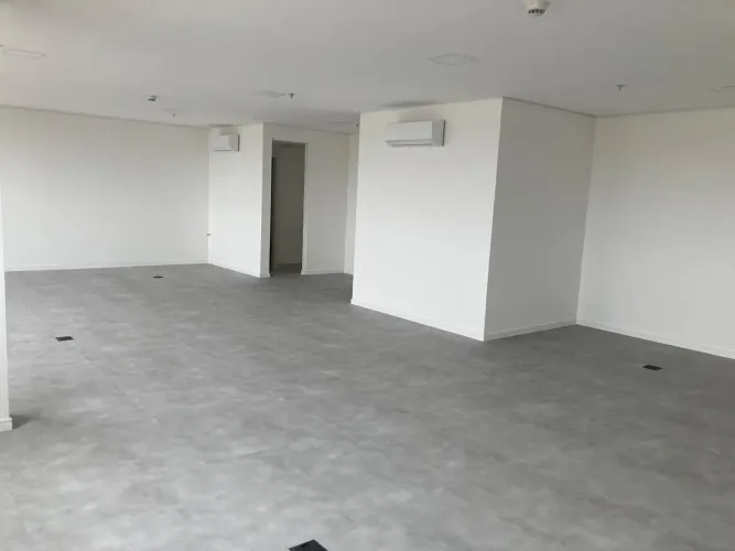 Sala comercial com 101m² localizada no Century Plaza Business - Pague o 1º aluguel só em j