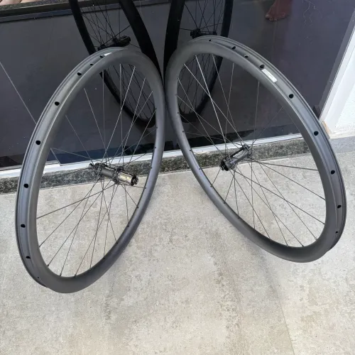 Par de Rodas de Carbono Gravel disc ultra leves 