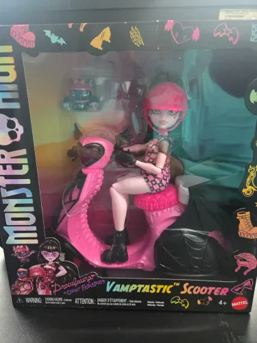 Boneca Articulada Monster High Draculaura