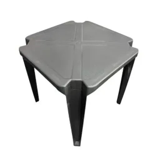 Mesa de plástico vem com capa branca 