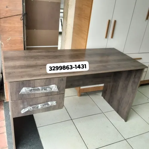 Escrivaninha na promoção