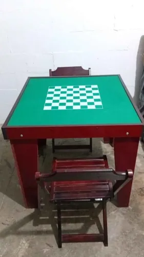 Mesa Quadrada p jogos 84x84cm Xadrez Dama Dominó Klopf com 2 cadeiras (usado)