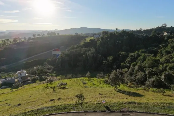 Oportunidade Exclusiva: Terreno de 306,52 m² no Residencial Alto da Floresta