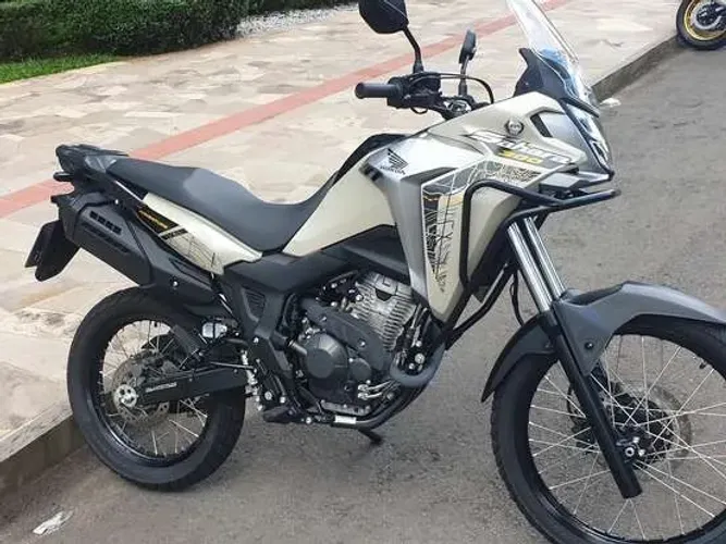 Honda XRE 300 Sahara 2025
