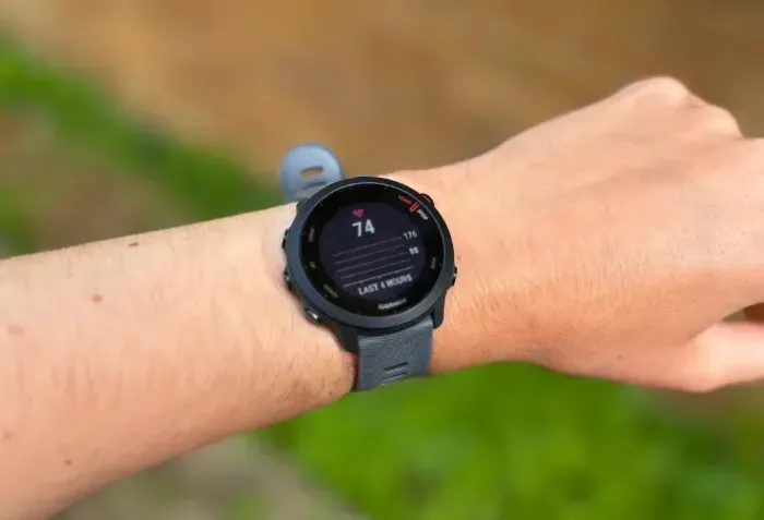 Relógio GPS Garmin Forerunner 55 GPS Treinos Inteligentes, Monitoramento 247 e Performance