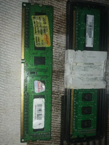 8Gb DDR3 são 3 pentes memória DDR3 2 x 2 Gb e 1 de 4 Gb