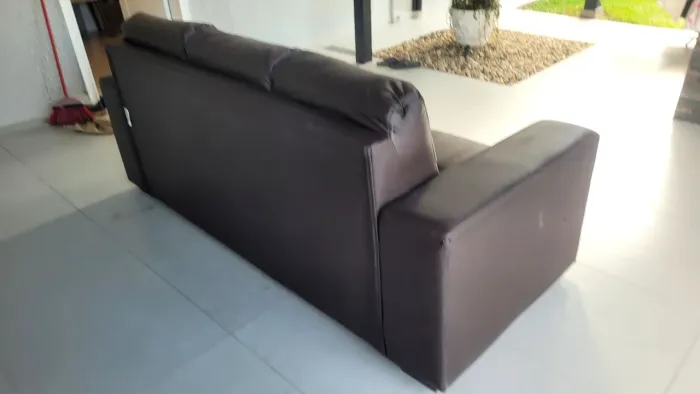 Sofá  de três  lugares 
