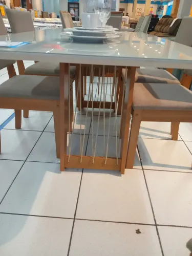 Mesa de jantar de vidro com 6 cadeiras nova .