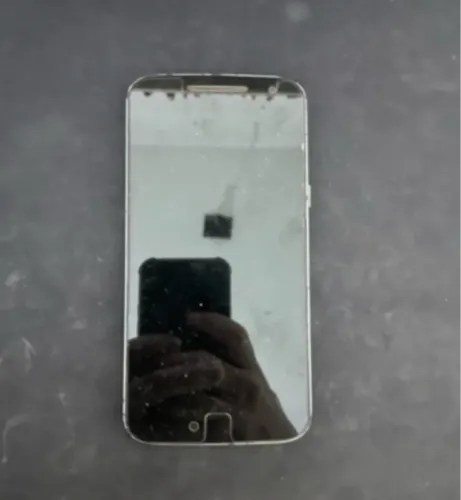 Celular motorola QUEBRADO LEIA A DESCRICAO