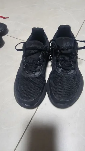 Tênis adidas juvenil