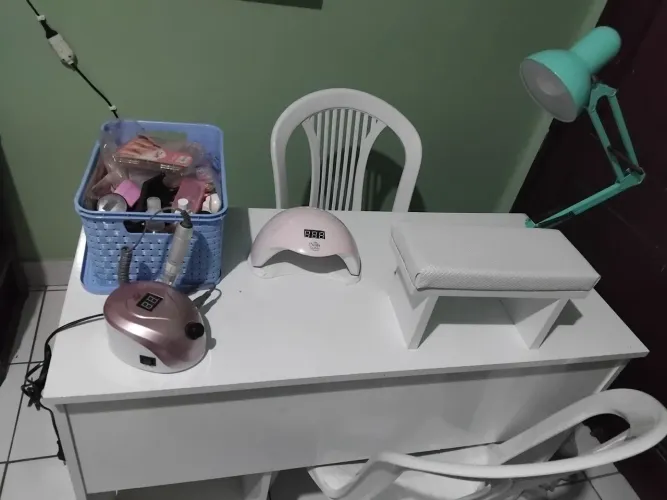 Mesa completa para unhas de gel