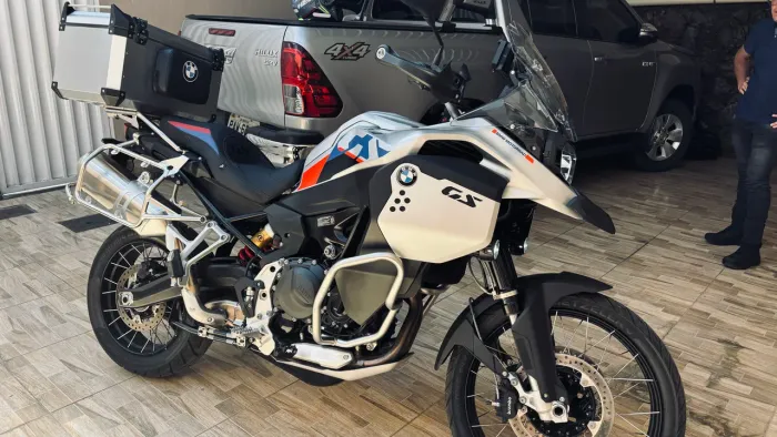 BMW F 900 GS Adventure Plus 2025/2026 - Apenas 2.500 km - Estado de zero