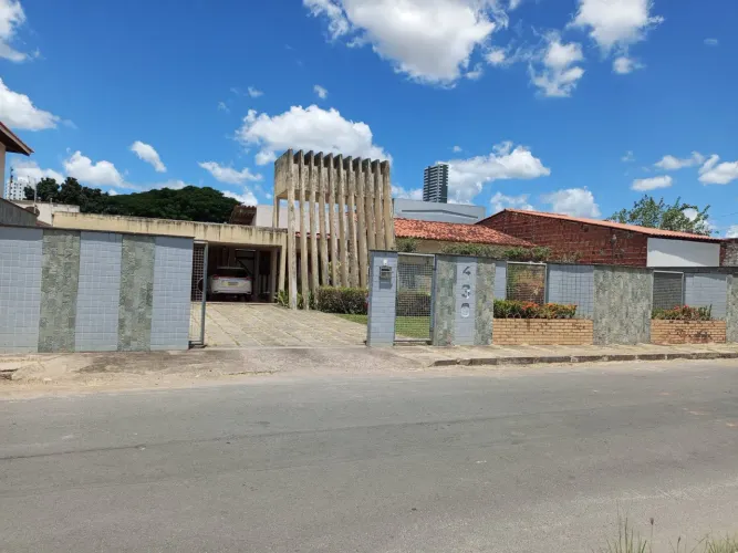 Casa Comercial em Parque Getúlio Vargas - Feira de Santana