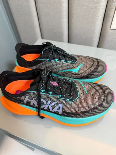 Tênis Hoka Mach X2