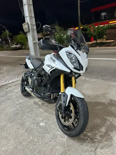 Tiger Sport 1050cc com Acessórios