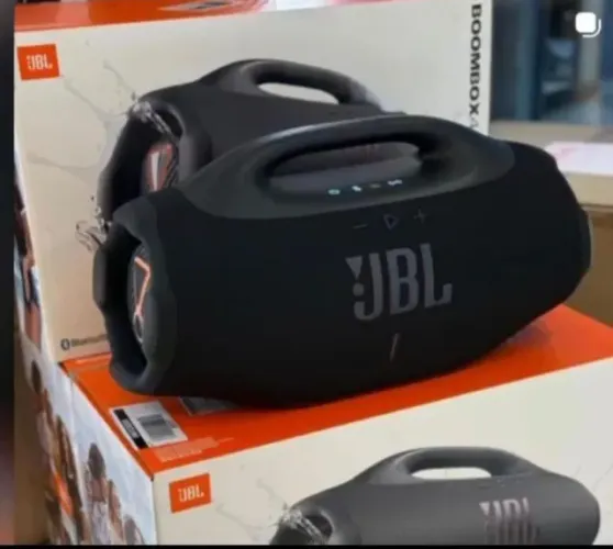 Caixa de som bombox 4 pra vender ligeiro, menos de 2 meses de usso