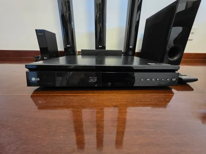 Home Theater Lg LHB655NW 5.1 canais com Blu-Ray 1000 watts