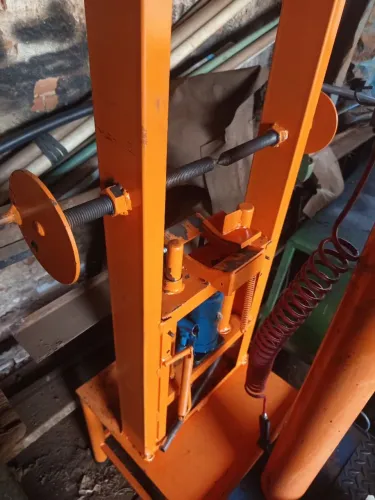 Maquina de desempenar roda de moto hidráulica 