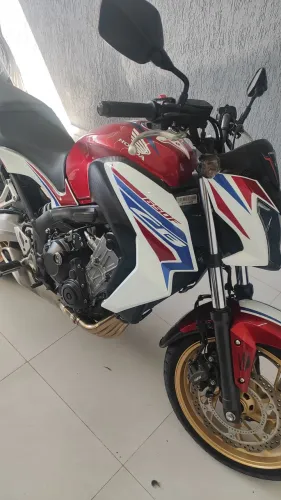 Moto impecável Honda CB 650f.   