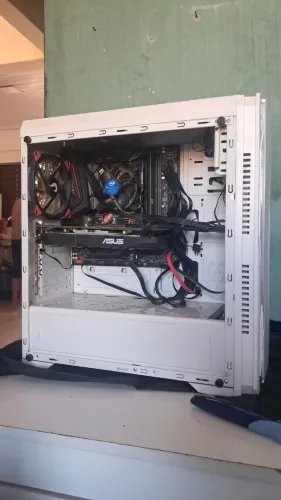 Cpu gamer e teclado redragon