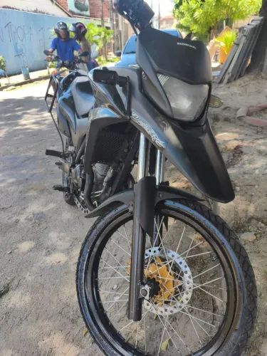 Moto muito boa, robusta, potente 