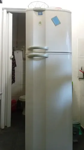 Vende-se geladeira no bairro da Itinga 700 sem conversa