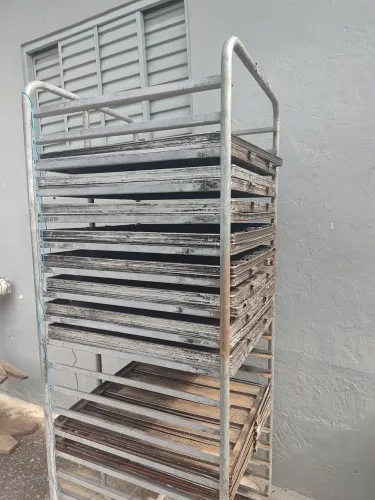 Esqueleto com 24 telas de pães pra sair rápido 