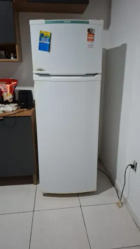Vendo geladeira consul , único dono .