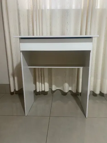 Escrivaninha mdf com uma gaveta