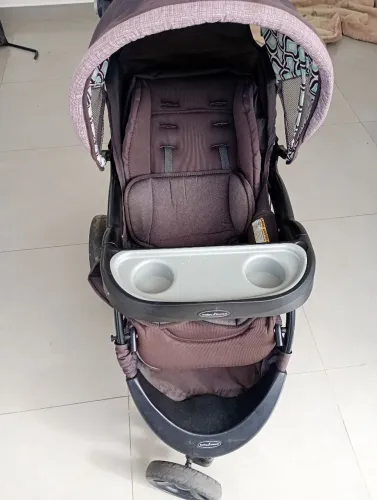Vendo carrinho de bebê com bebe conforto