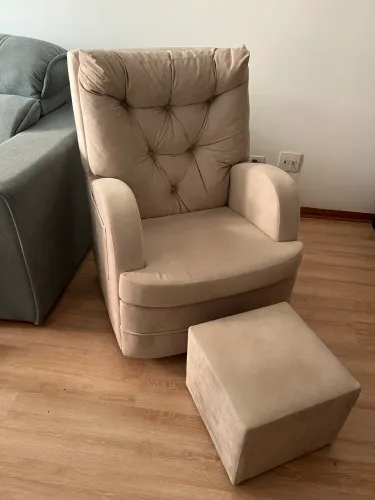 Poltrona de Amamentação + Puff Apoio para os Pés (Excelente Estado)
