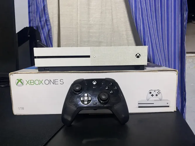 Vende se Xbox one S 1TB +controle gamesir g7+cabos+ jogos red redemption 2 é fc 26