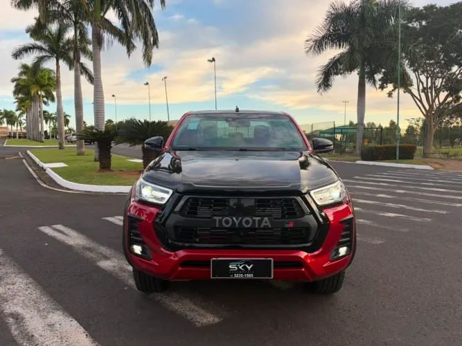 Toyota Hilux CD Gr-s 4X4 2.8 TDI Dies. Aut. 2022