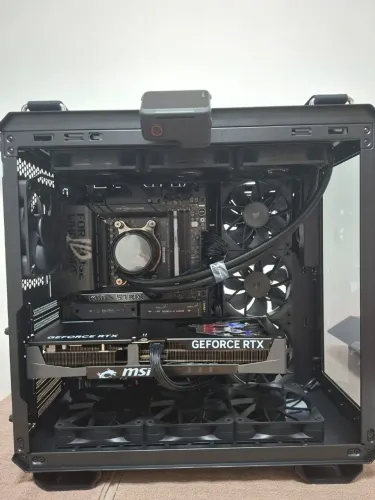 PC Gamer Ryzen 7 9800X3D + RTX 5070 TI
