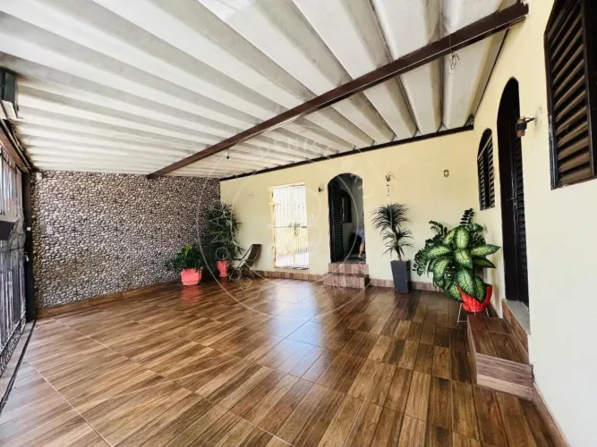 Casa à Venda no Setor Centro Oeste, Próxima à Av. Bernardo Sayão