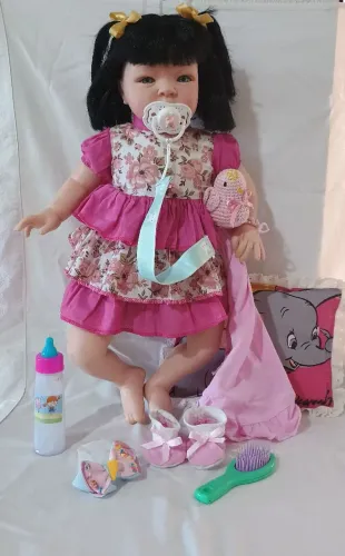 Boneca estilo REBORN pesadinha 50 cm, semi nova. Acompanha roupinhas das fotos