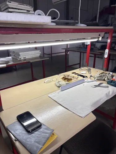 Mesa produção iluminada