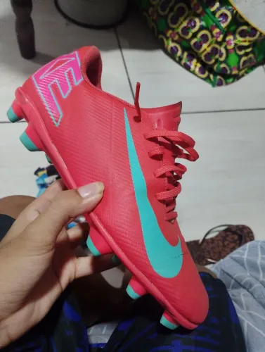Chuteira Nike mercurial original, tamanho 38/39 forma pequena usada só 1 vez de 250ate200