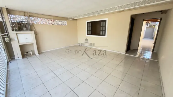 Oportunidade - Casa - Conjunto Residencial Trinta e Um de Março - 2 Dormitórios - 101m².
