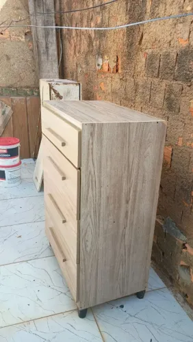 Cômoda de 4 gavetas