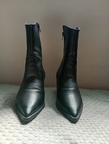 Bota Riachuelo Shoes Bico Fino Preta - Tam 34