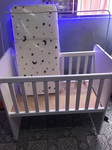 Mini berço com rodinhas e colchão
