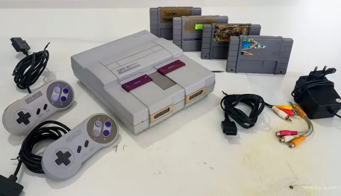 Super Nintendo + controles originais