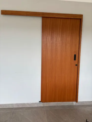 VENDO PORTA DE CORRER ESTILO CELEIRO